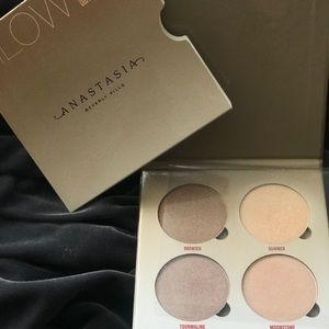 Anastasia Beverly Hills Glow kit